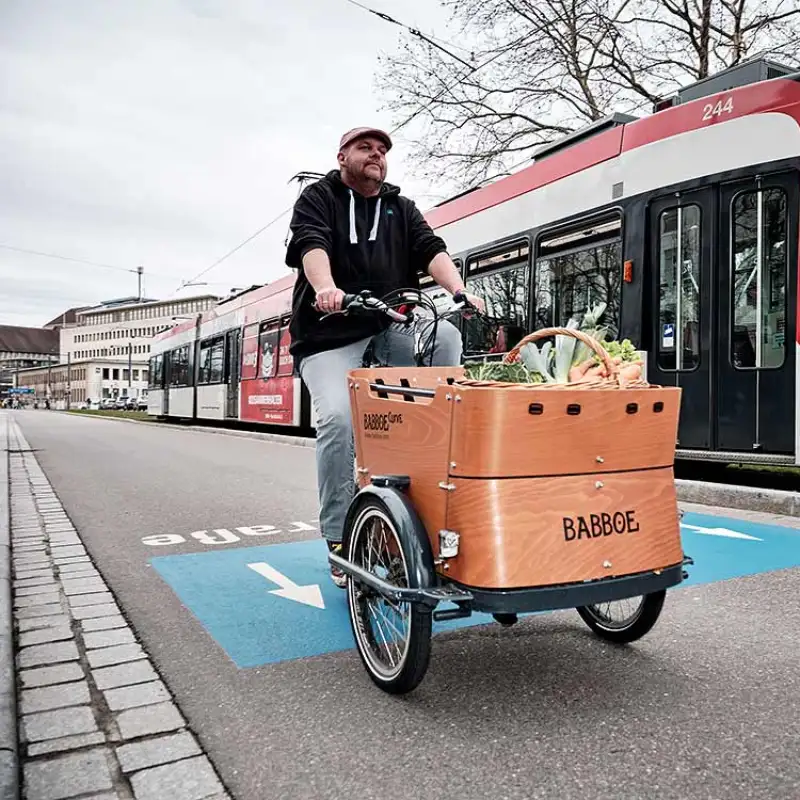 JobRadler Philipp Spitczok von Brisinski auf seinem Cargobike JobRadler Philipp Spitczok von Brisinski auf seinem Cargobike